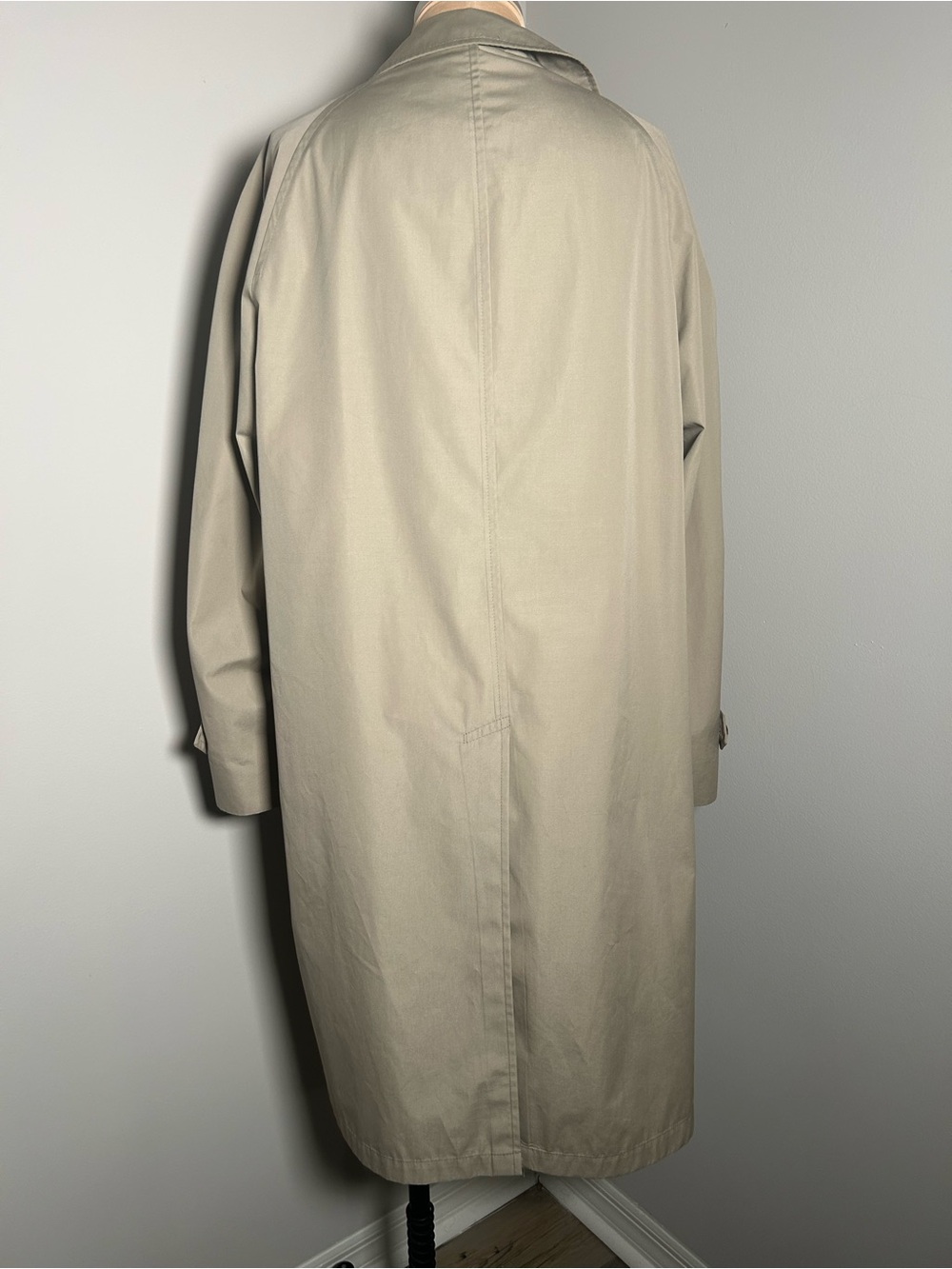 Vintage Brooks Brothers Long Trench Coat in Stone 42R - Picture 2 of 11